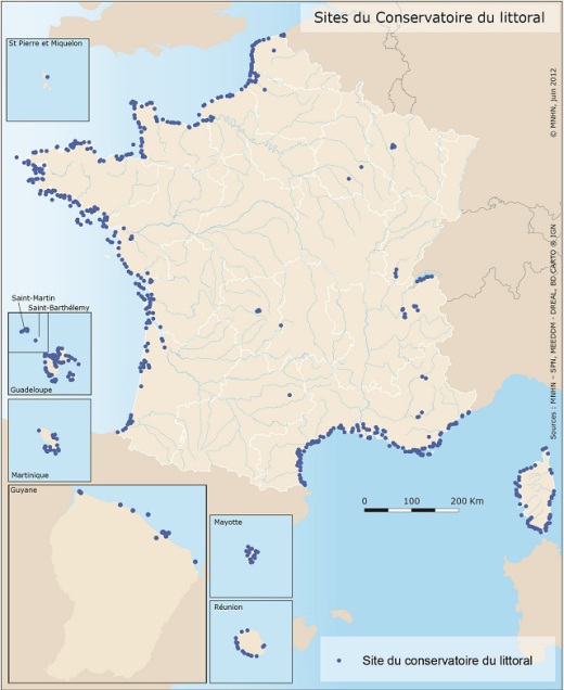 Carte de la France sur l'emplacement des sites du Conservatoire du littoral. Sont représentés par des points les différents sites, principalement sur le pourtour de la France.