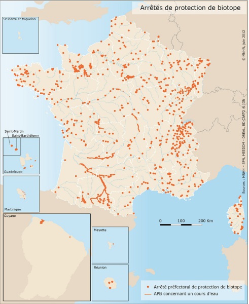 Carte de la France sur les Arrêtés de protection du biotope. Sont représentés par des points les arrêtés préfectoral et par un trait ceux concernant un cours d'eau.