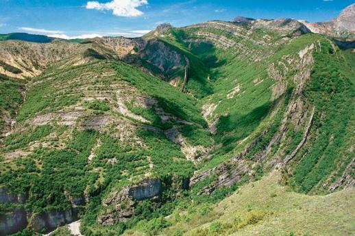 La Réserve Nationale géologique de Haute-Provence : le Vélodrome d'Esclangon pli géologique de renommée mondiale