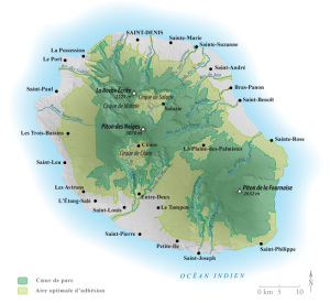 Carte géographique du Parc national de la Réunion. La carte distingue deux zones : le cœur du parc (plutôt situé au centre de l'île) et l'aire optimale d'adhésion (qui contourne l'île)